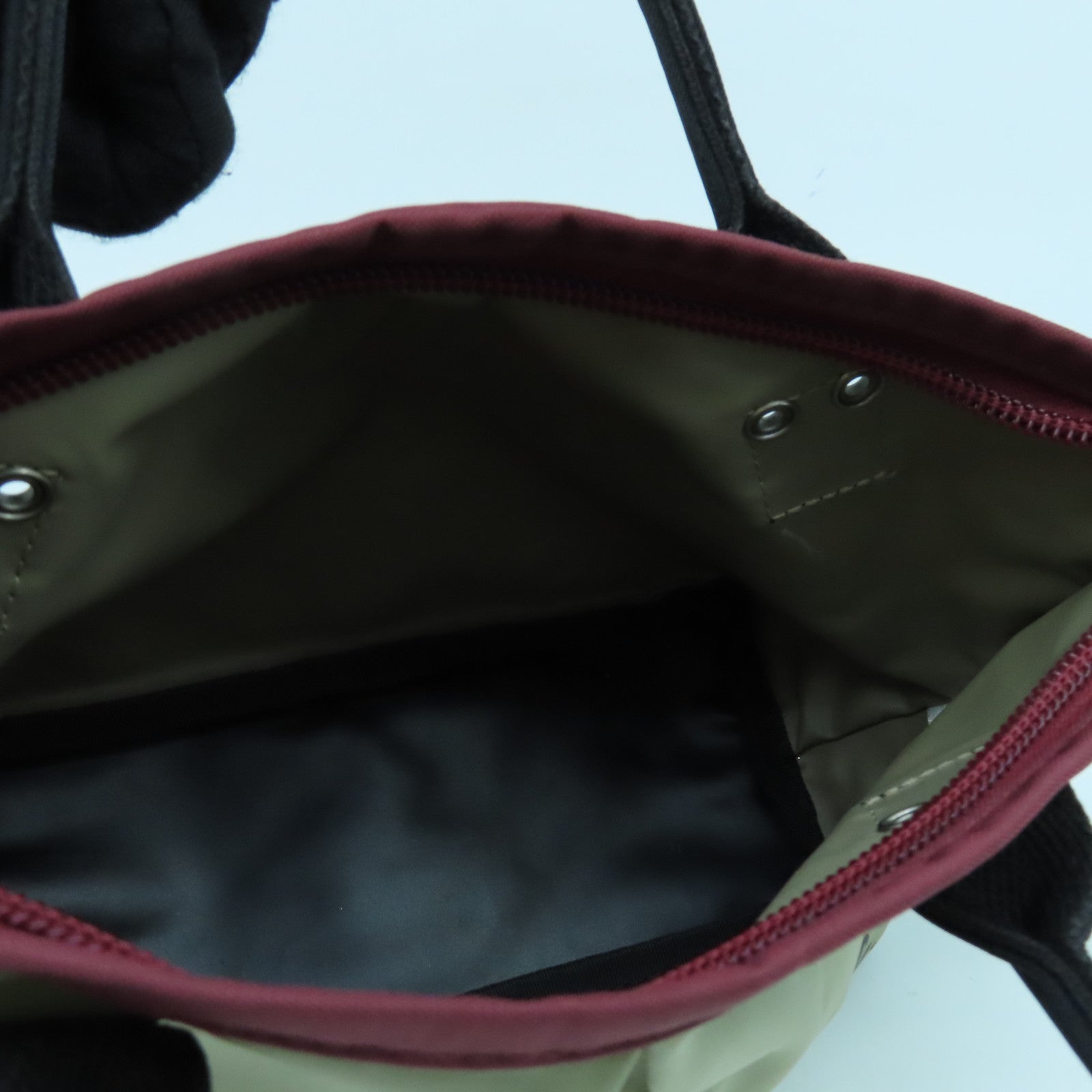agnes b. 尼龍Handbag銀扣手挽袋卡其色