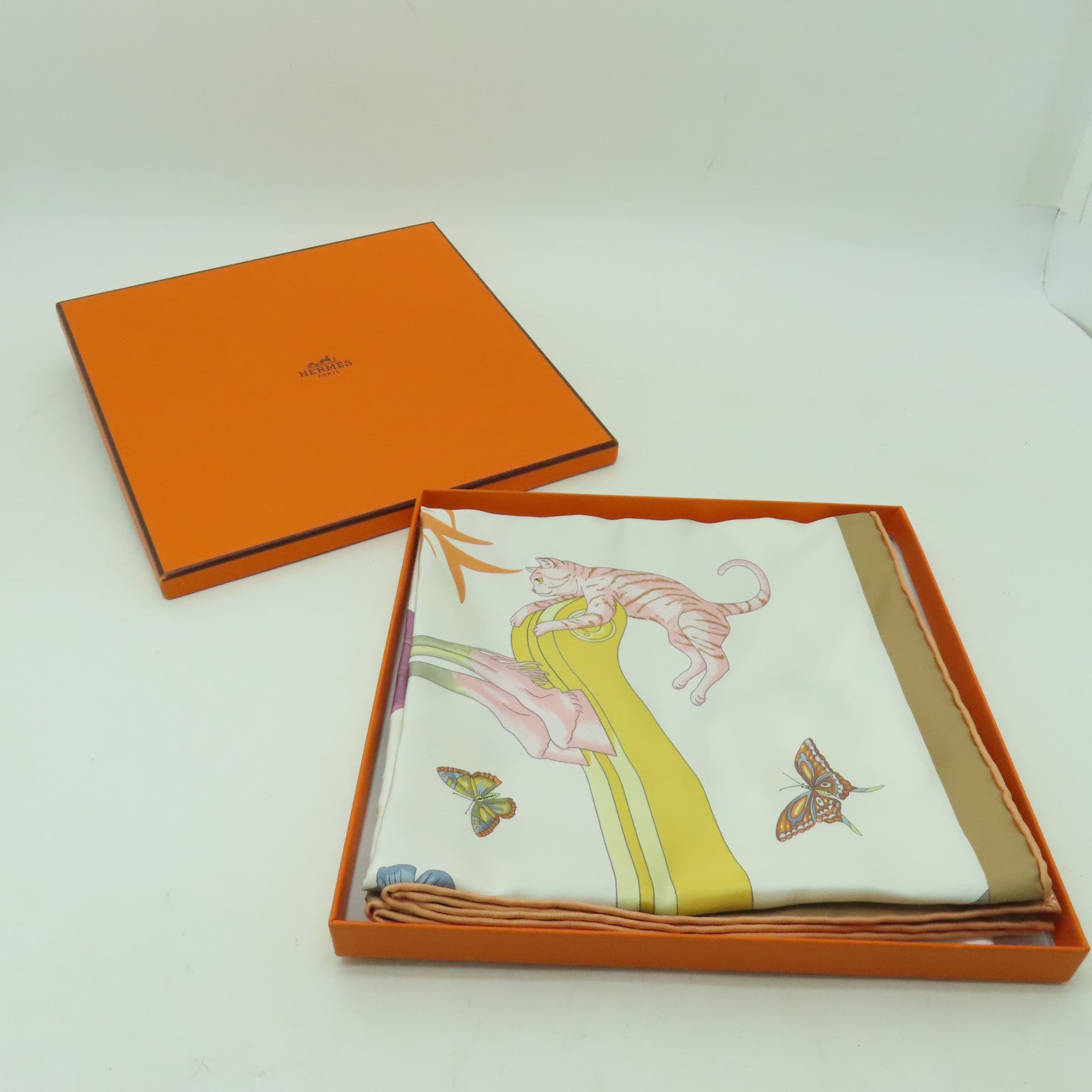 HERMES 絲質Scarf 90x90絲巾白色/啡色/彩色