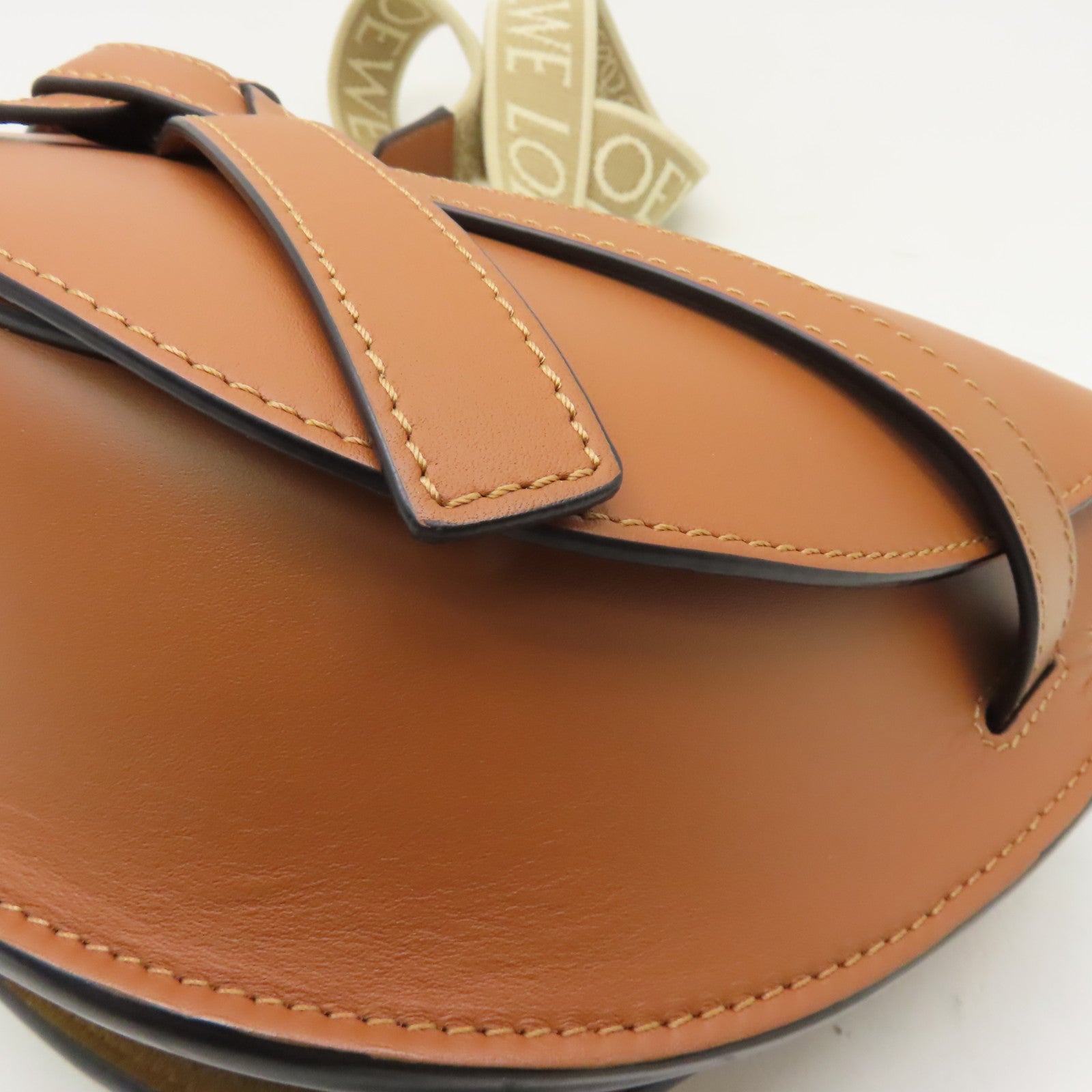 LOEWE 牛皮皮革Small Gate Bag金扣肩背袋啡色