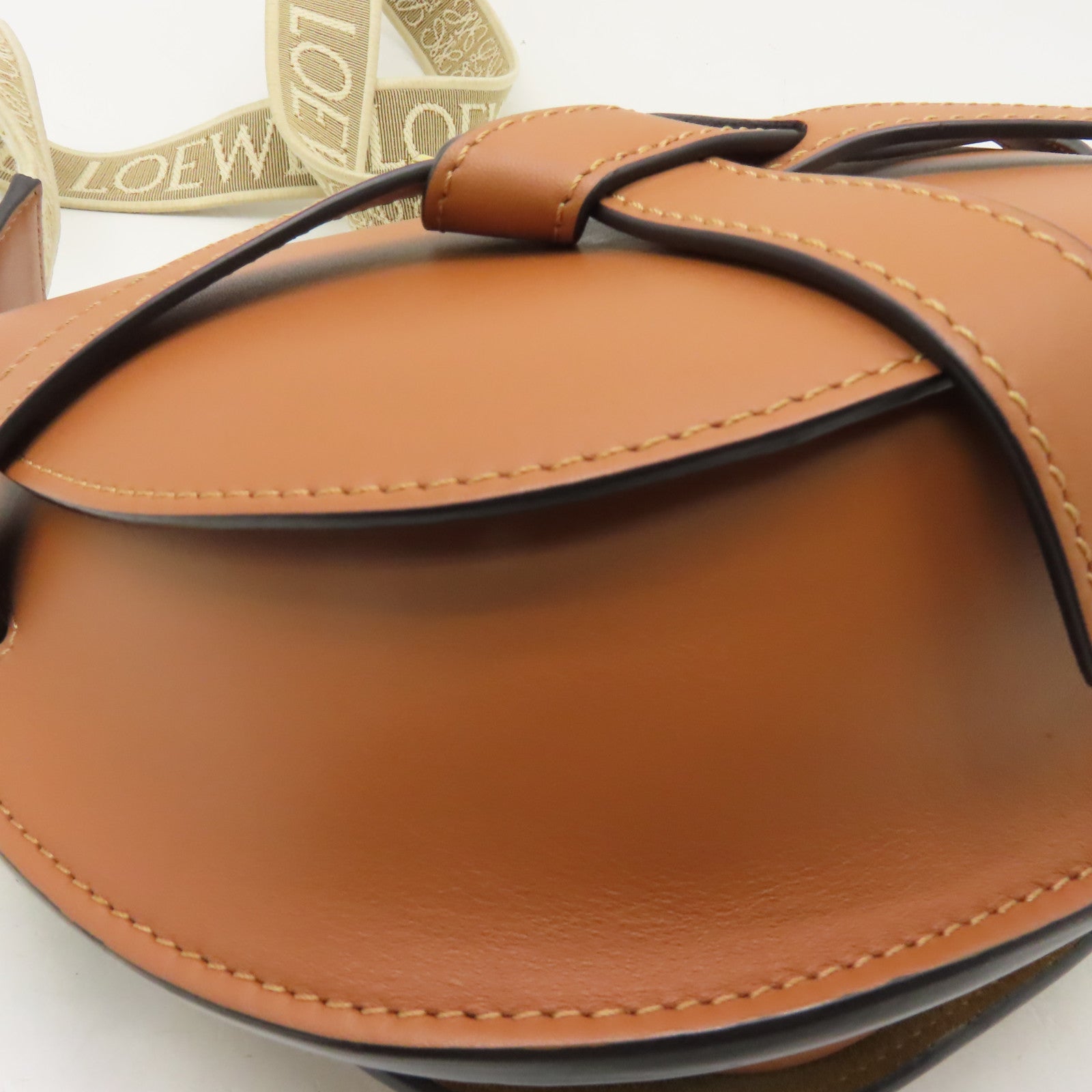 LOEWE 牛皮皮革Small Gate Bag金扣肩背袋啡色
