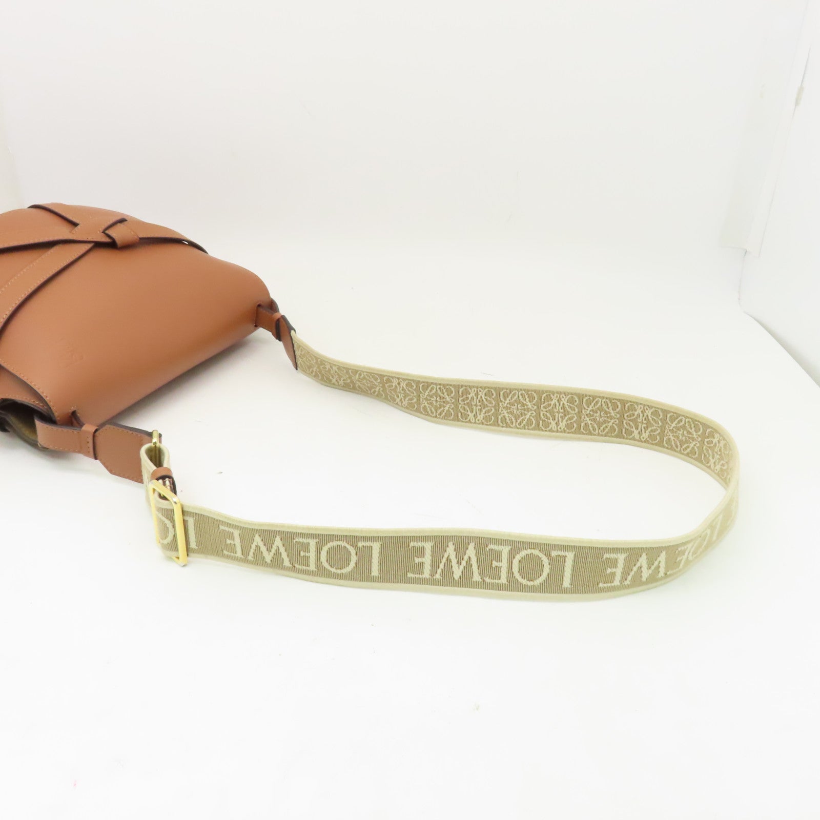 LOEWE 牛皮皮革Small Gate Bag金扣肩背袋啡色
