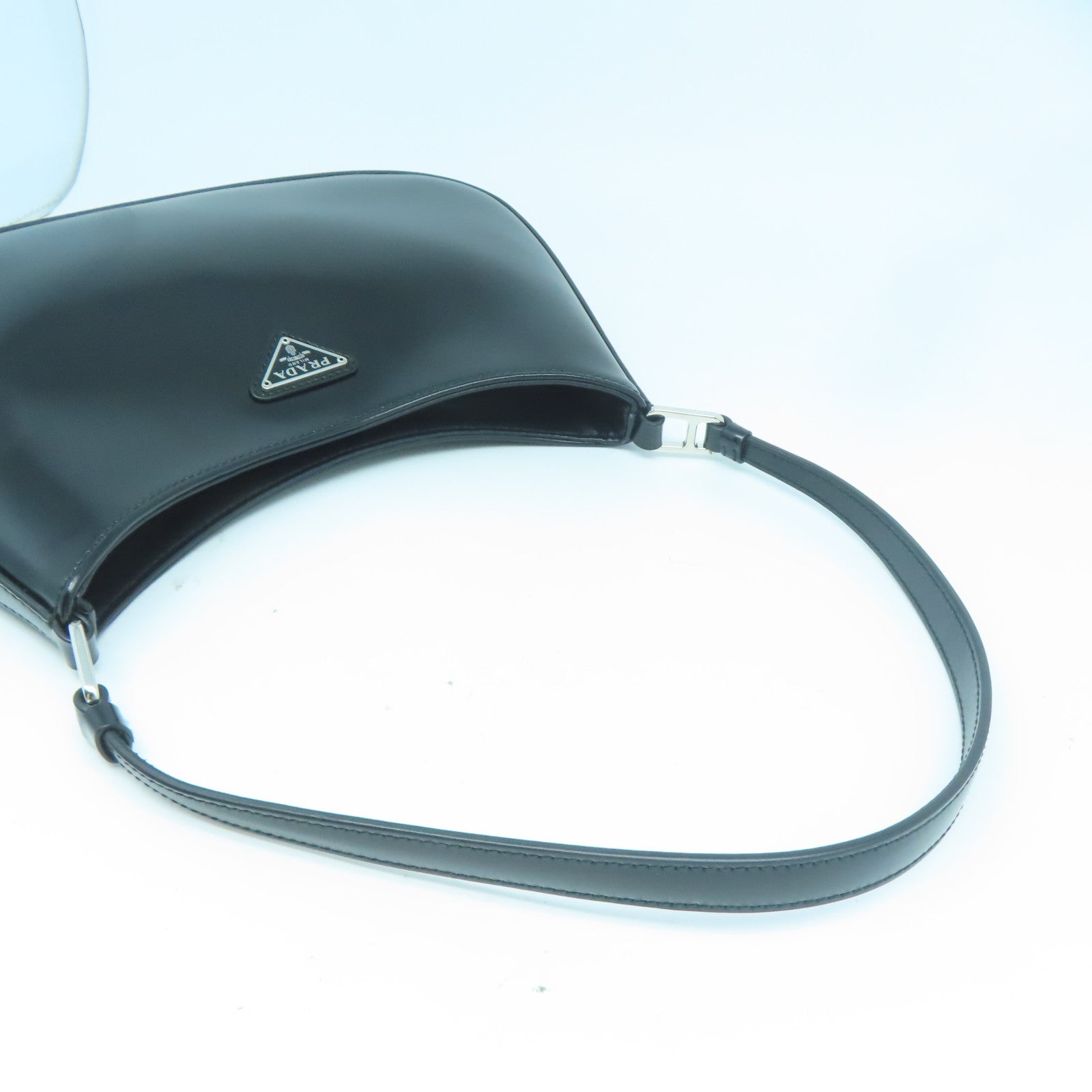 PRADA 皮革Cleo Shoulder銀扣肩背袋黑色