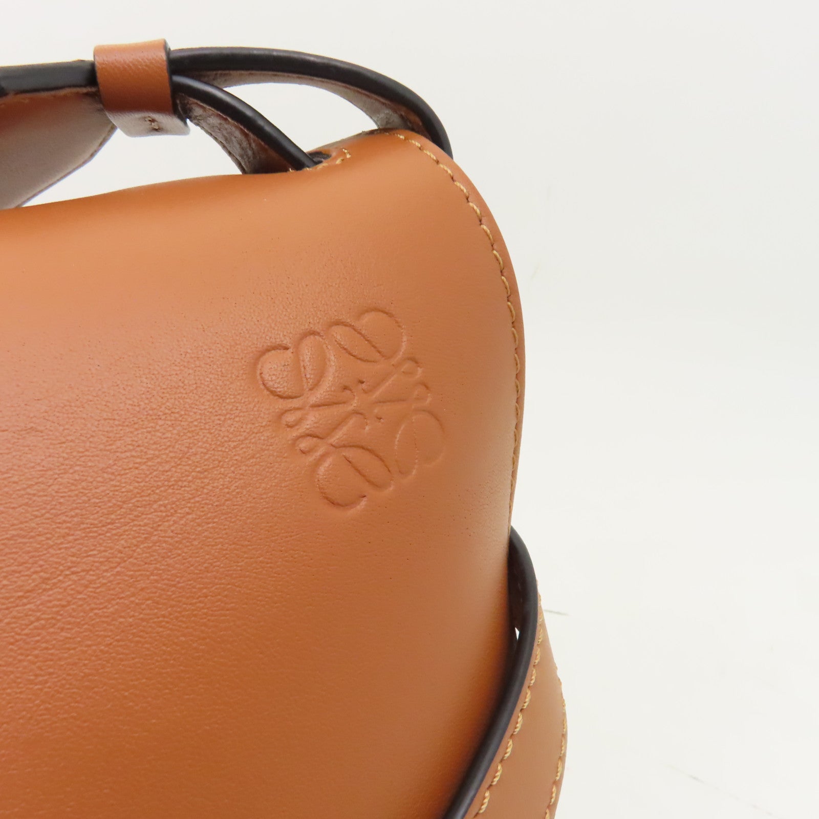LOEWE 牛皮皮革Small Gate Bag金扣肩背袋啡色