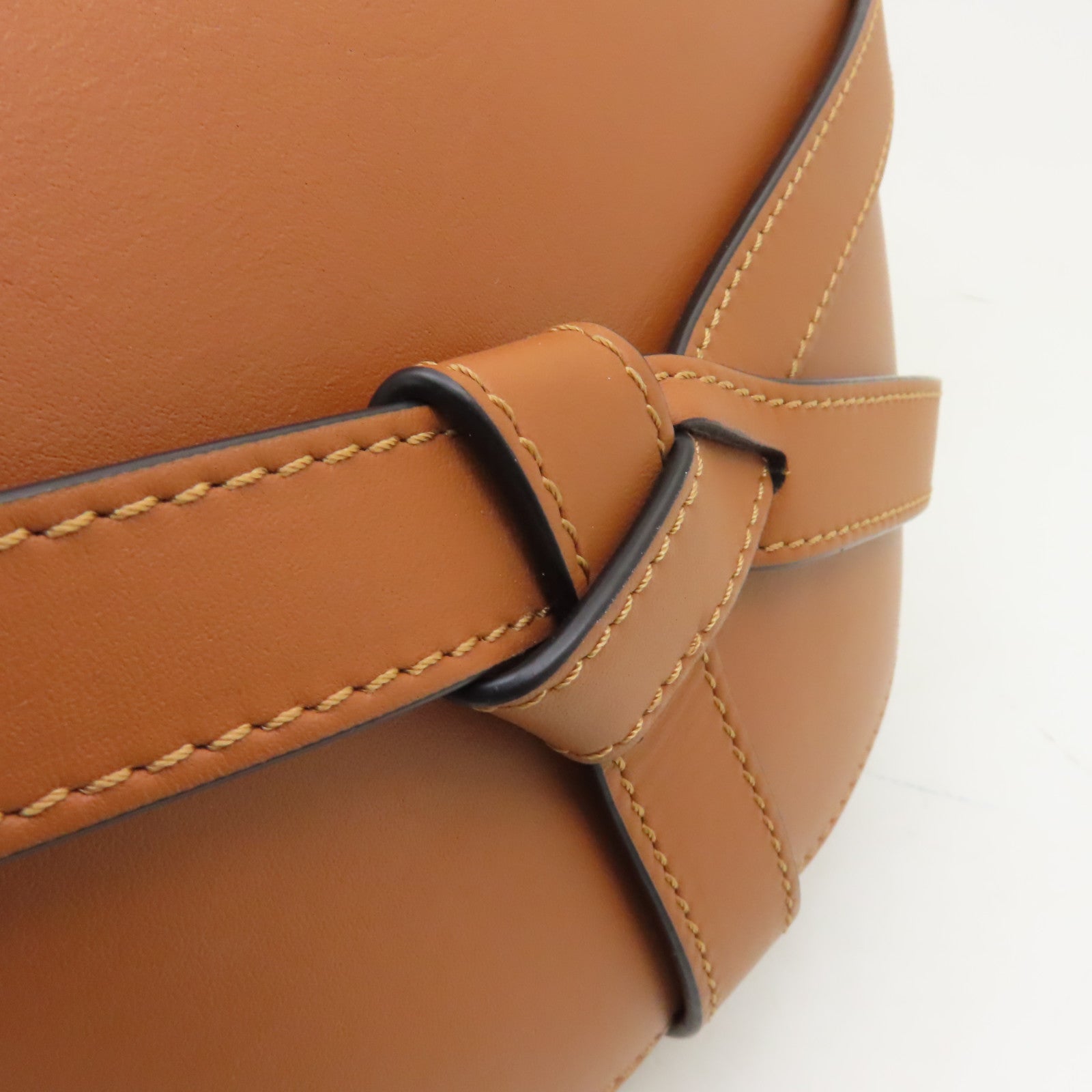 LOEWE 牛皮皮革Small Gate Bag金扣肩背袋啡色