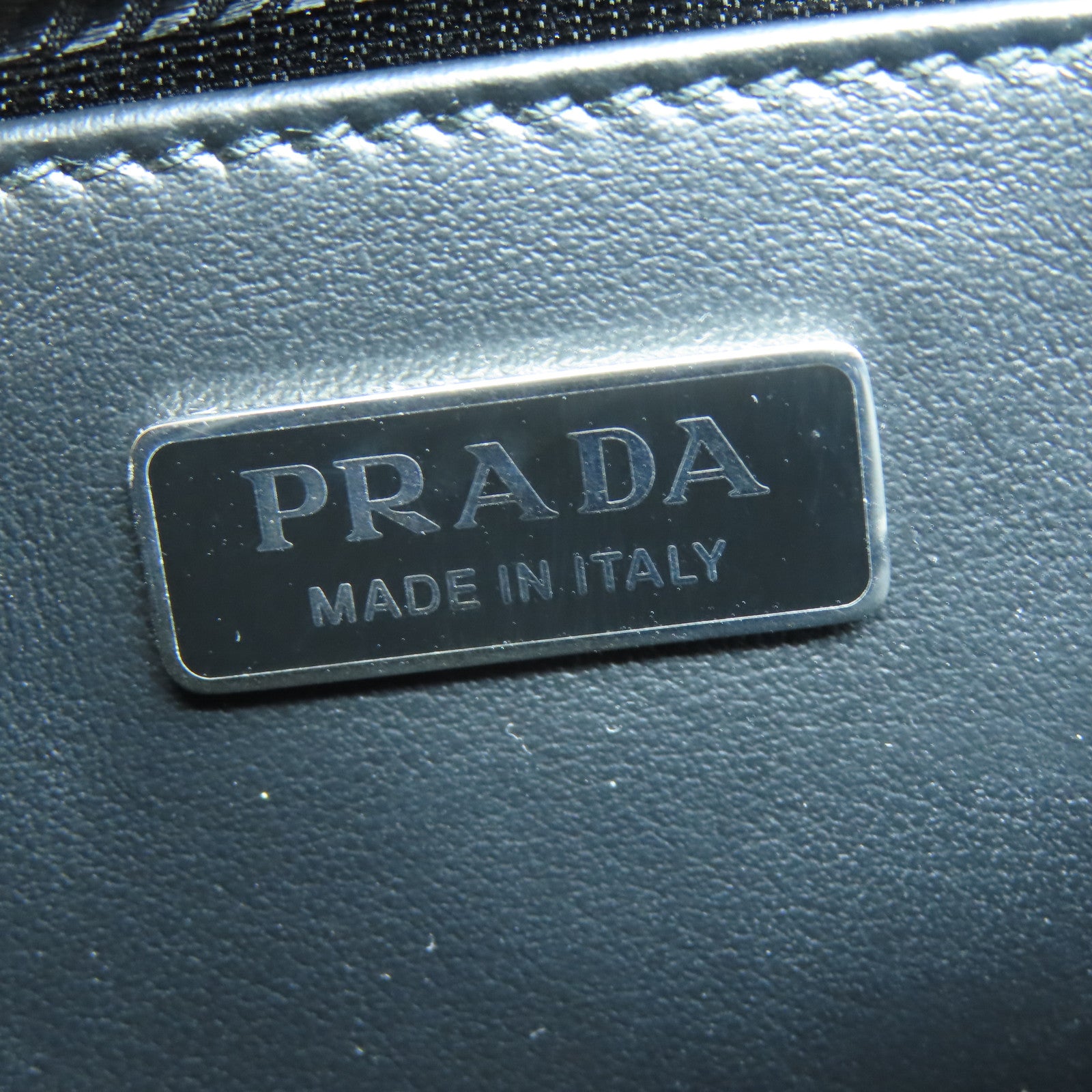 PRADA 皮革Cleo Shoulder銀扣肩背袋黑色