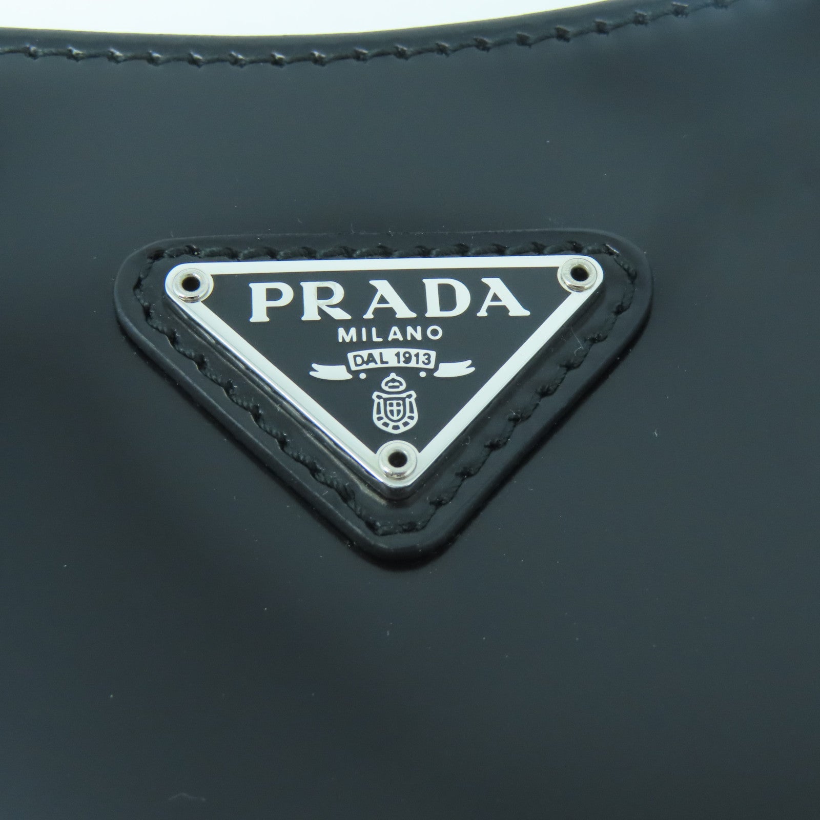 PRADA 皮革Cleo Shoulder銀扣肩背袋黑色