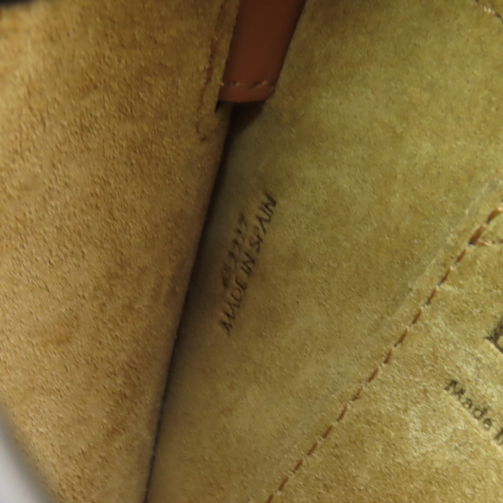 LOEWE 牛皮皮革Small Gate Bag金扣肩背袋啡色