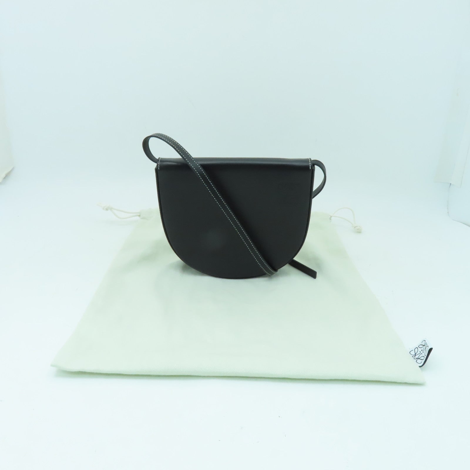 LOEWE 牛皮皮革Heel Bag銀扣肩背袋黑色