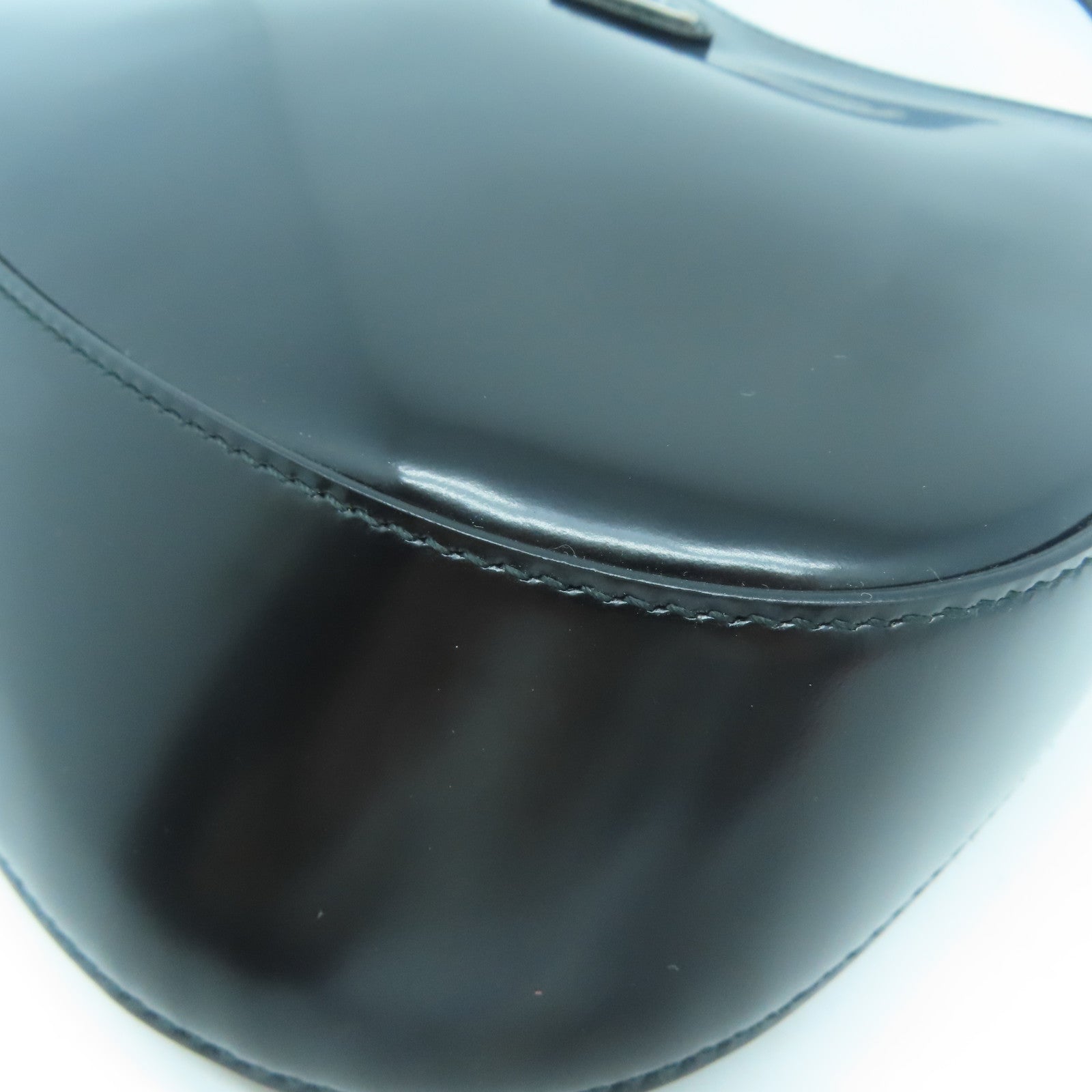 PRADA 皮革Cleo Shoulder銀扣肩背袋黑色