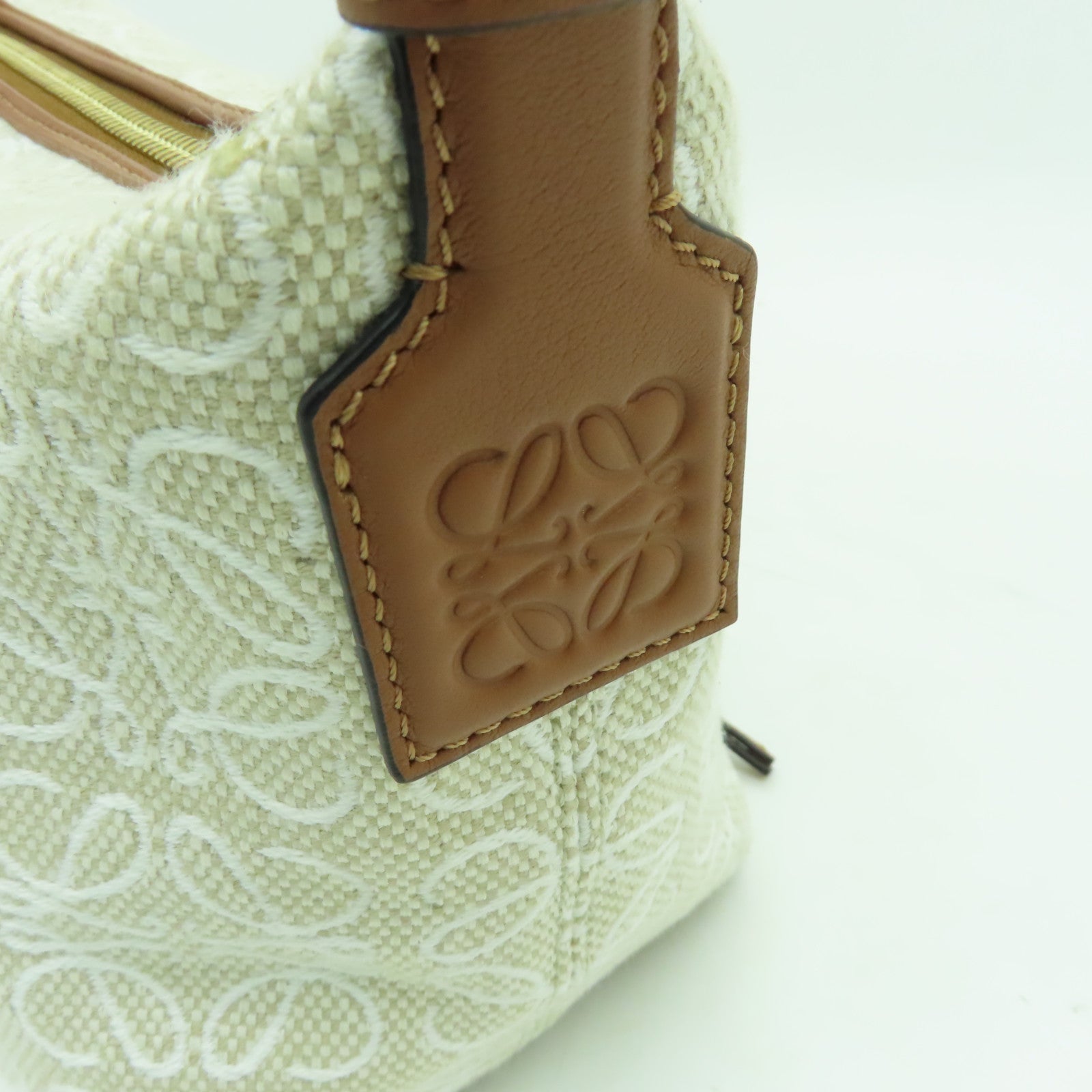 LOEWE 帆布/皮革Cubi金扣肩背袋白色/啡色