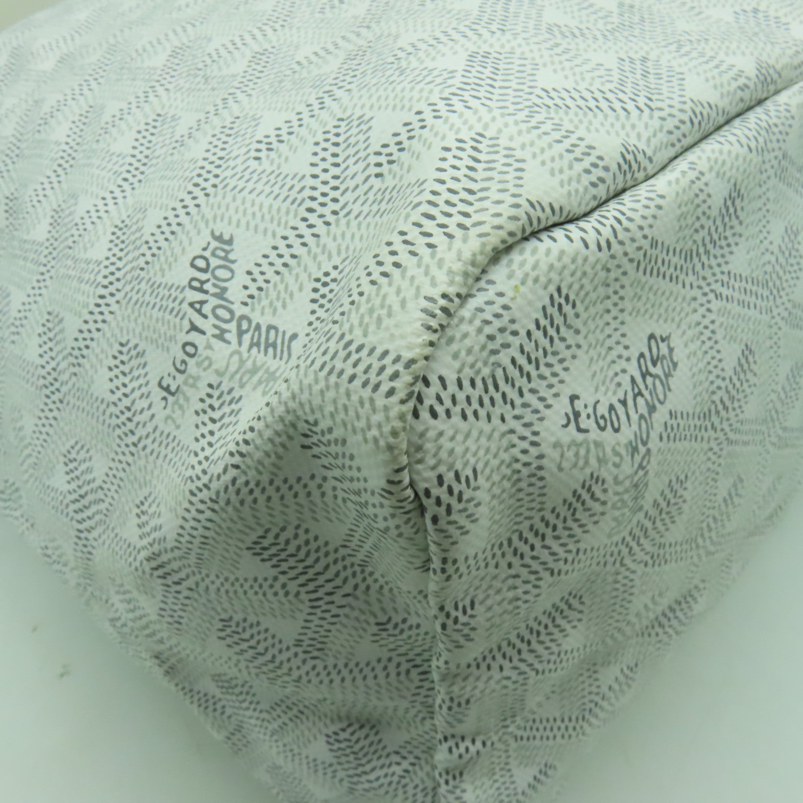 GOYARD 塗層帆布Hobo Bag銀扣肩背袋白色