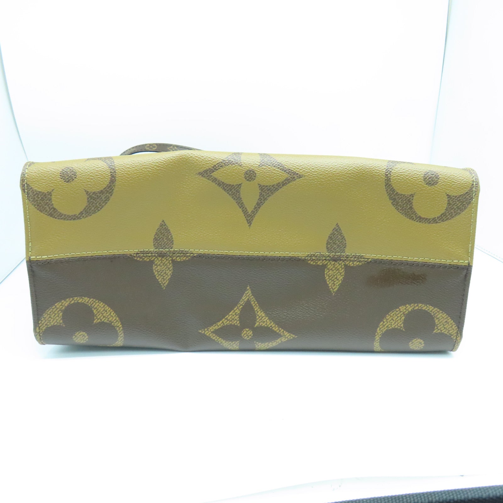 LOUIS VUITTON Monogram On The Go MM gold buckle handle shoulder bag brown