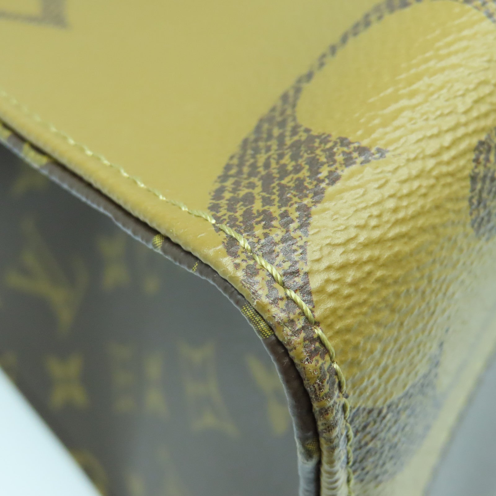 LOUIS VUITTON Monogram On The Go MM gold buckle handle shoulder bag brown