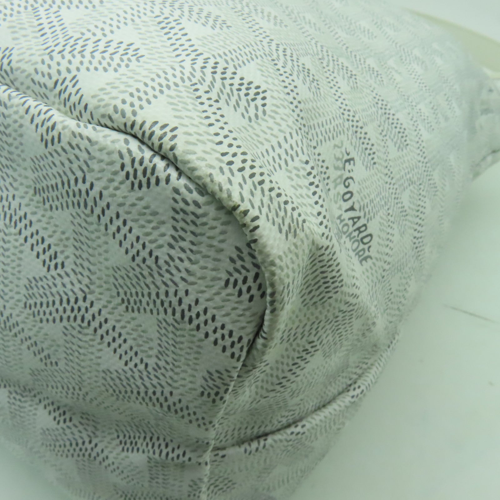 GOYARD 塗層帆布Hobo Bag銀扣肩背袋白色