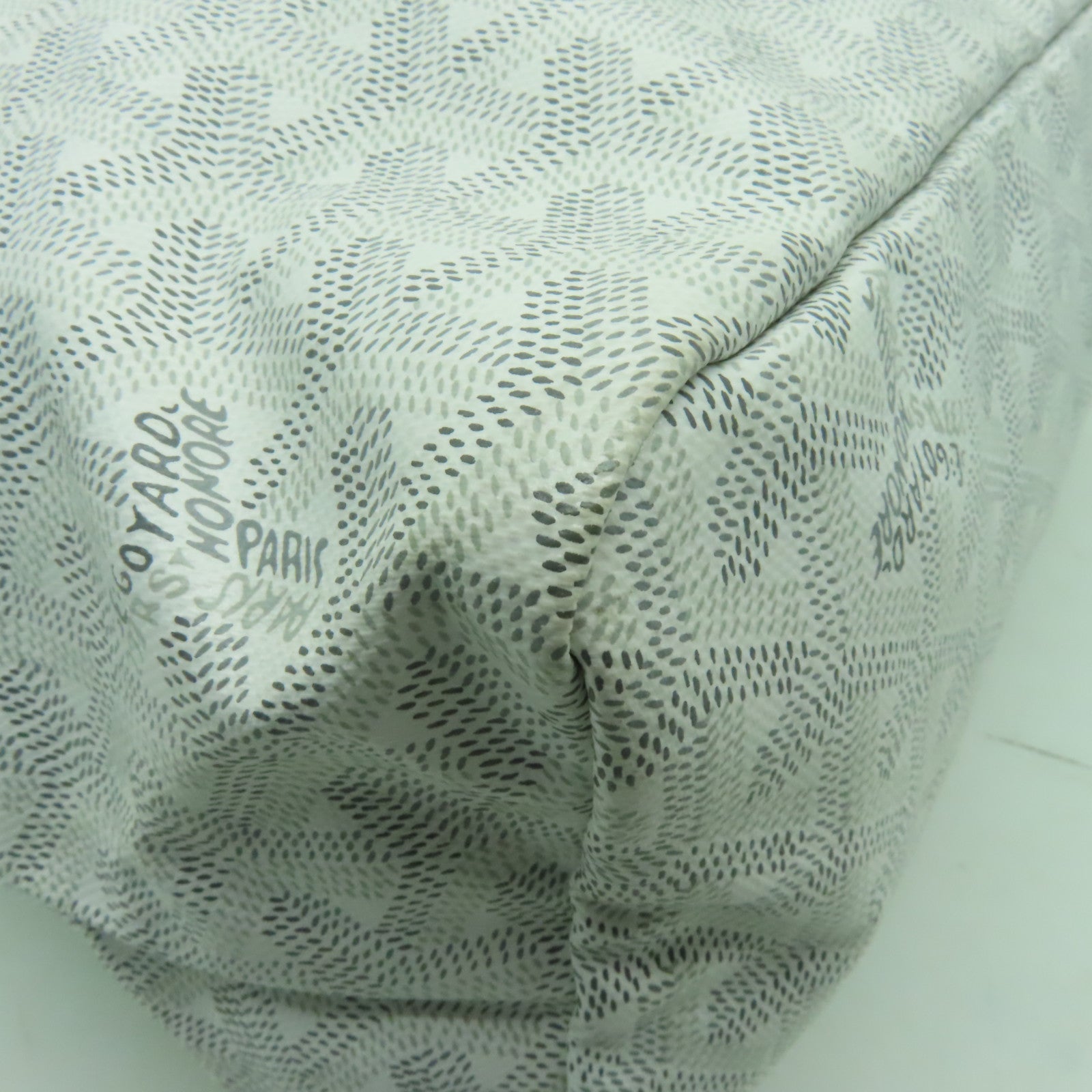 GOYARD 塗層帆布Hobo Bag銀扣肩背袋白色