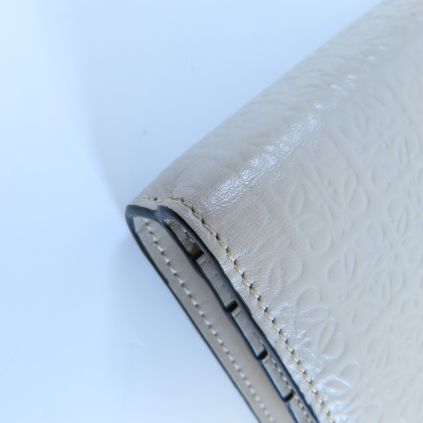 LOEWE 牛皮皮革Wallet金扣錢包米色