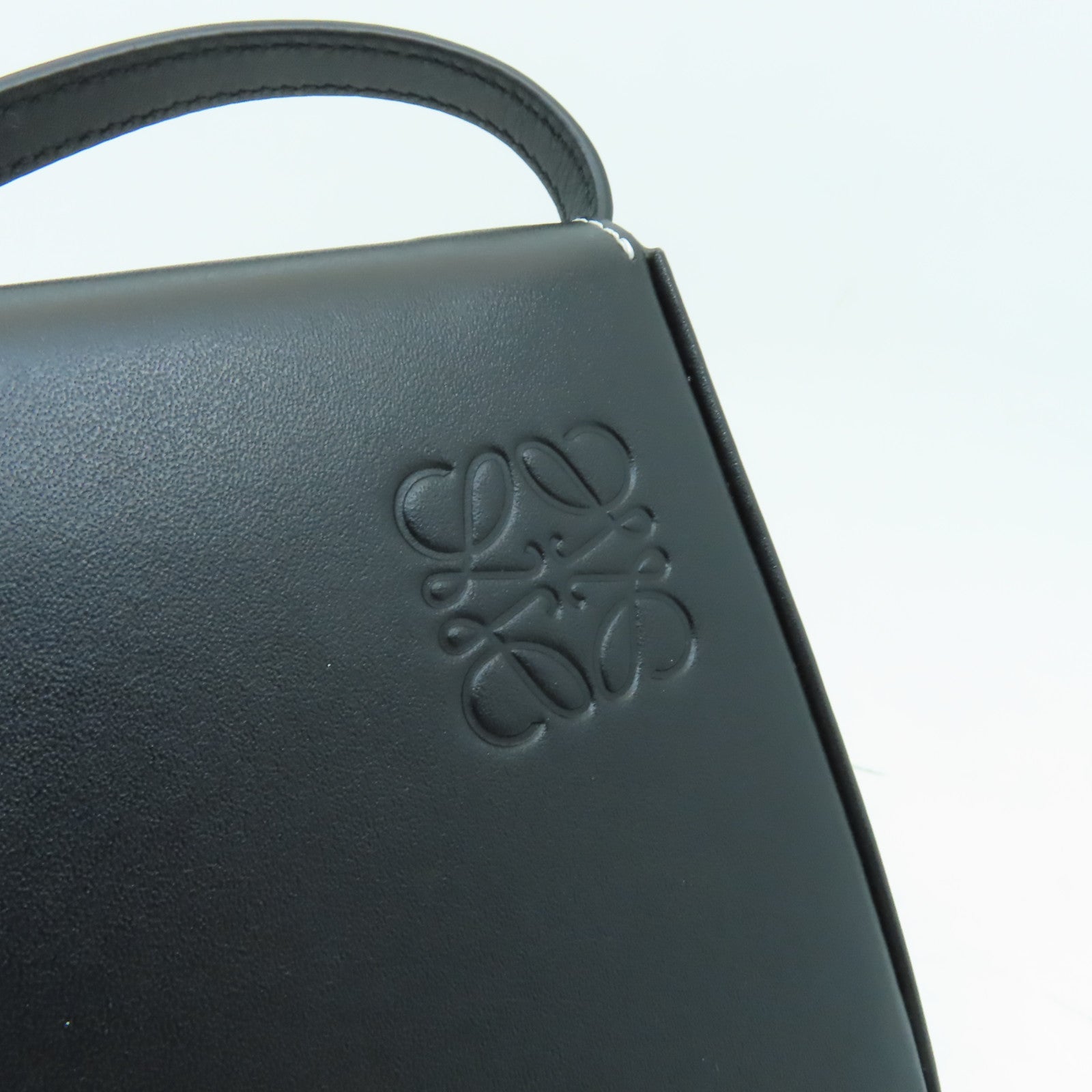 LOEWE 牛皮皮革Heel Bag銀扣肩背袋黑色
