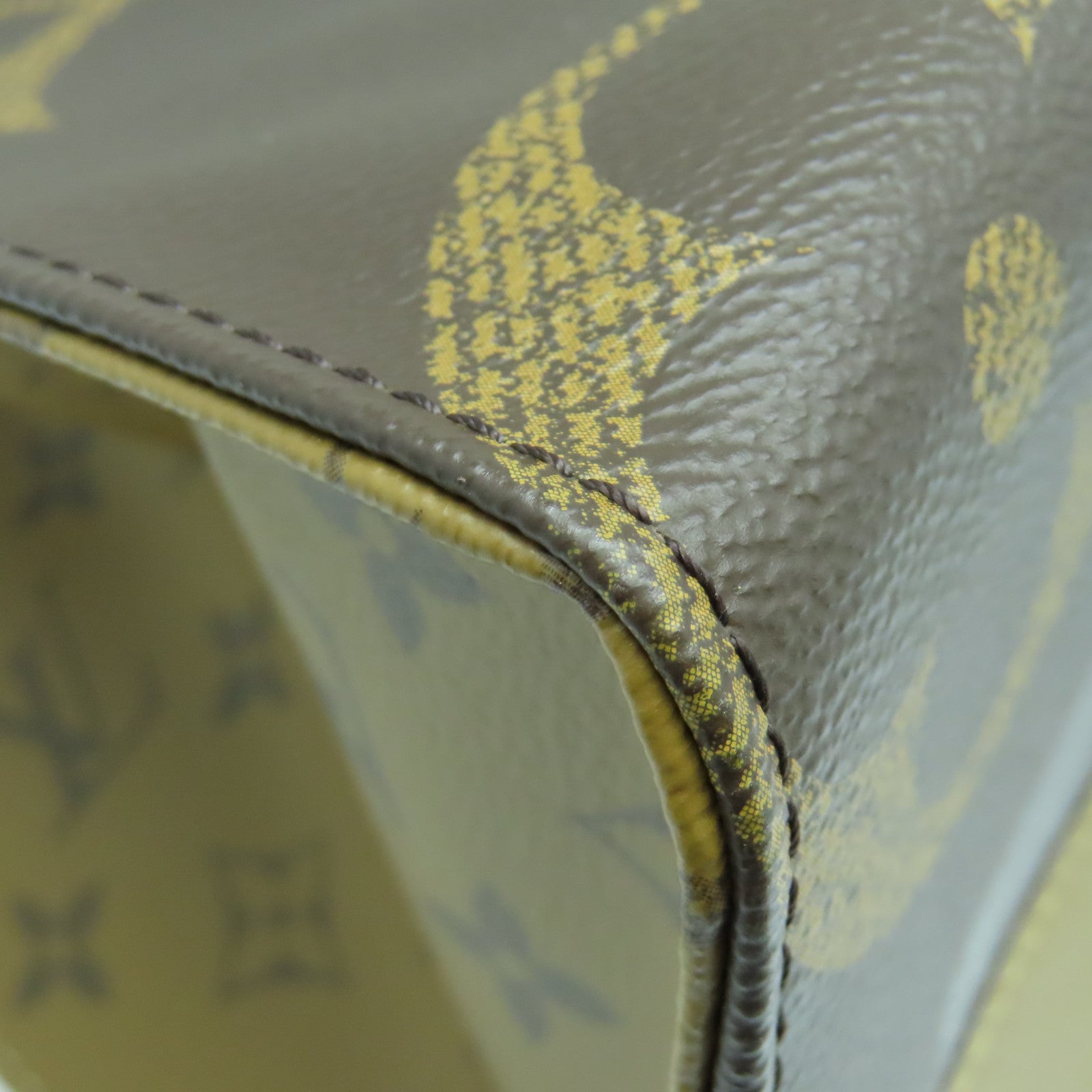 LOUIS VUITTON Monogram On The Go MM gold buckle handle shoulder bag brown