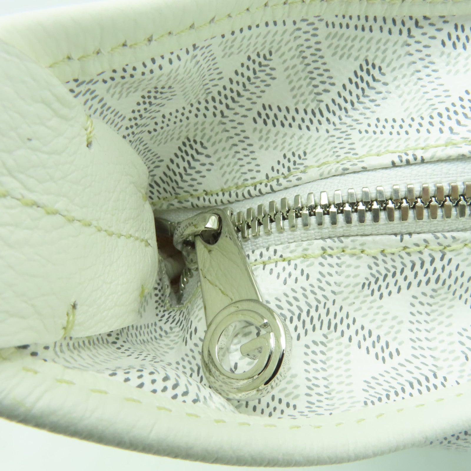 GOYARD 塗層帆布Hobo Bag銀扣肩背袋白色