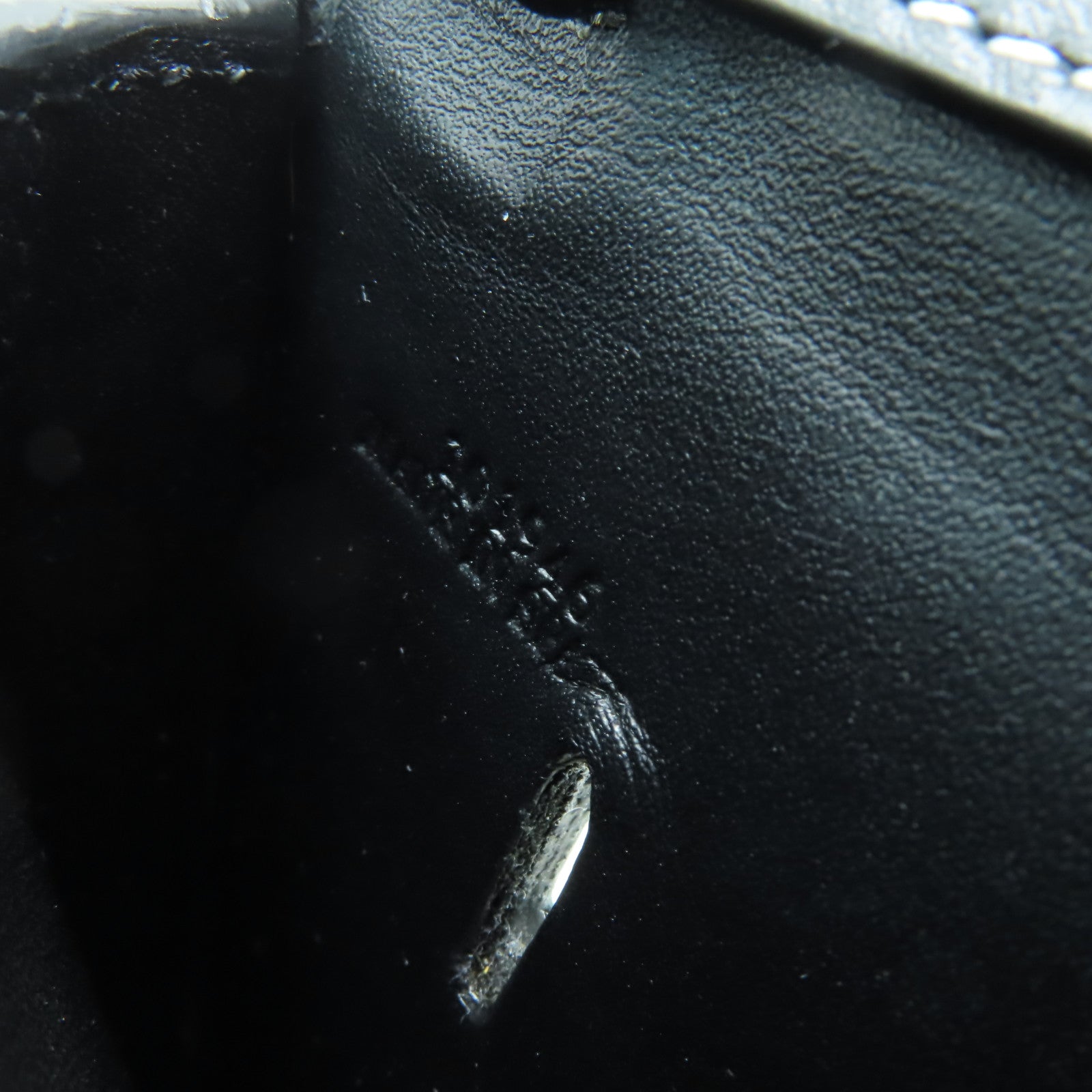 LOEWE 牛皮皮革Heel Bag銀扣肩背袋黑色