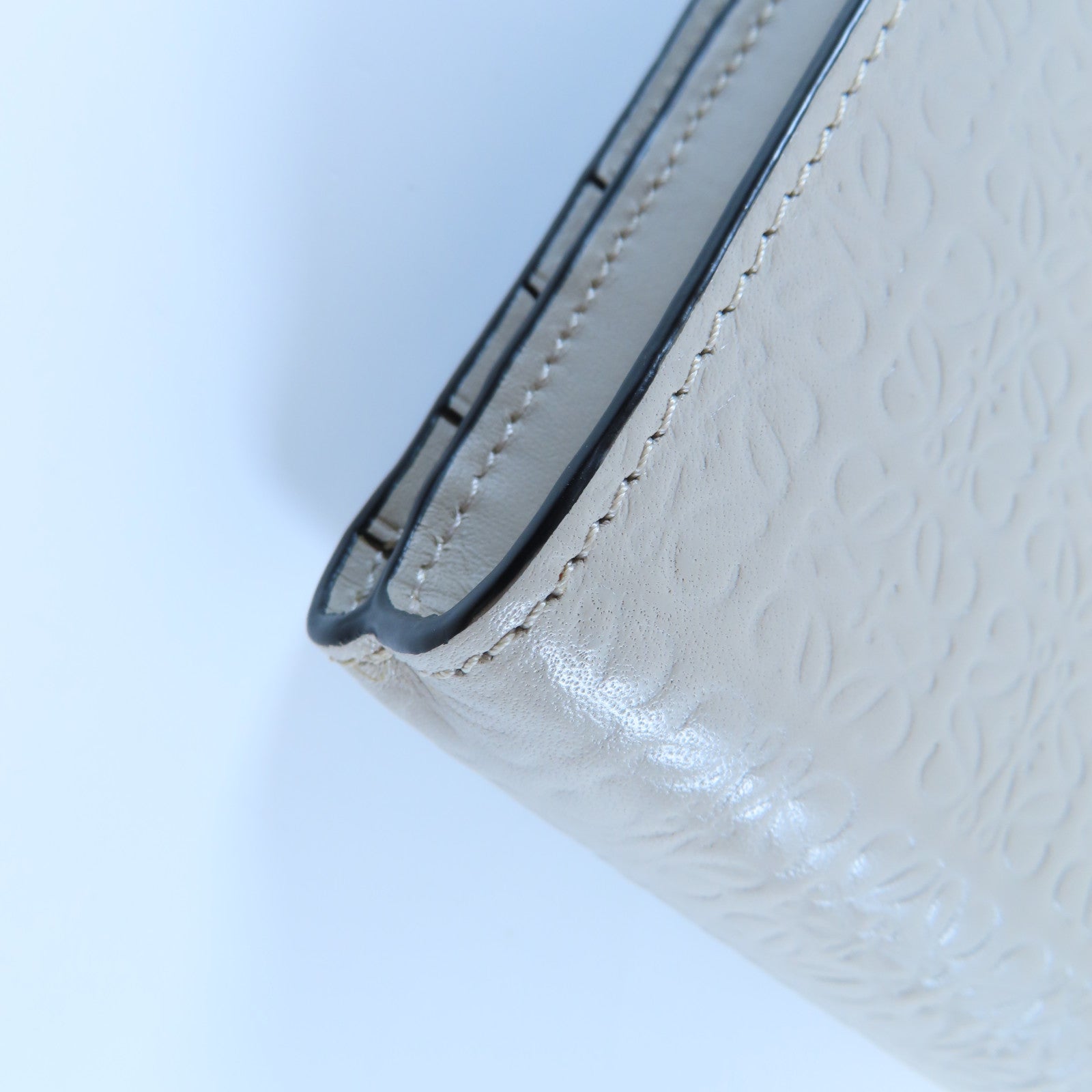LOEWE 牛皮皮革Wallet金扣錢包米色