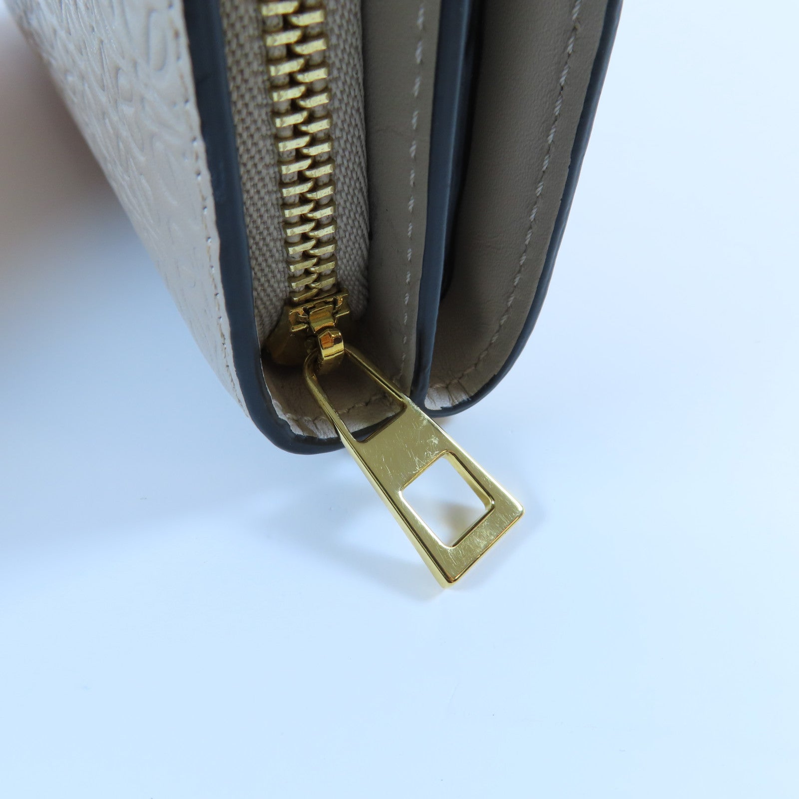 LOEWE 牛皮皮革Wallet金扣錢包米色
