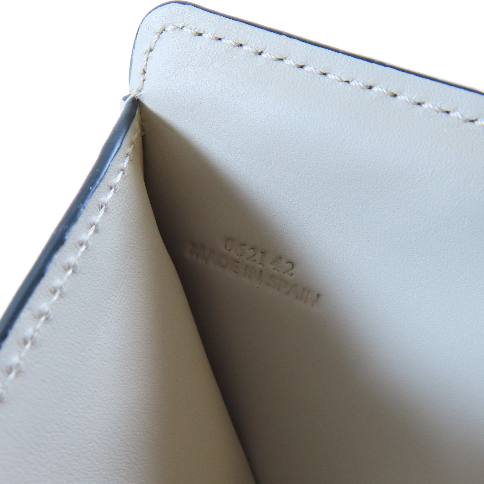 LOEWE 牛皮皮革Wallet金扣錢包米色