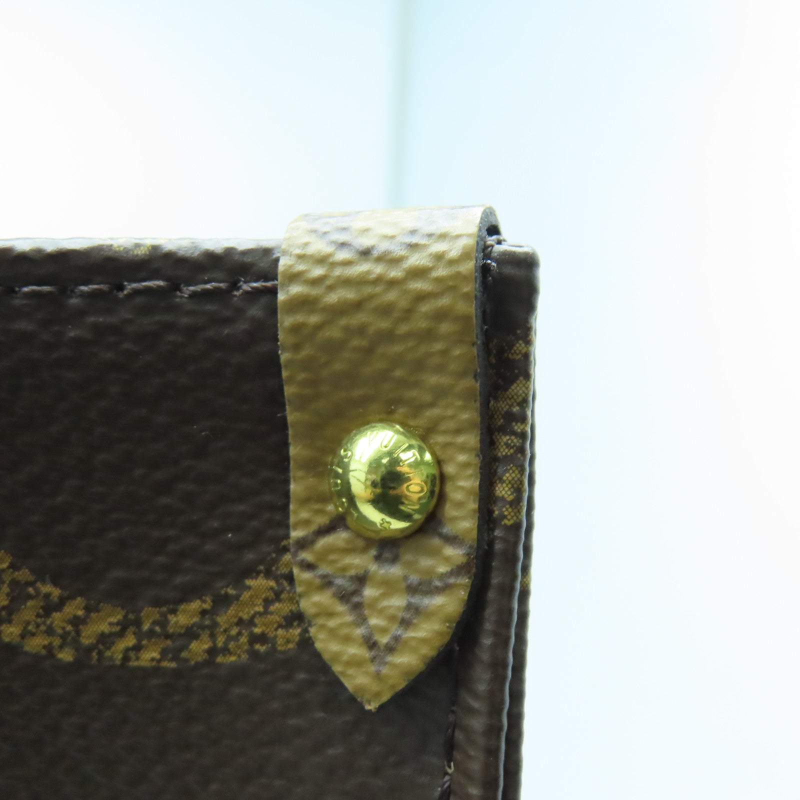 LOUIS VUITTON Monogram On The Go MM gold buckle handle shoulder bag brown