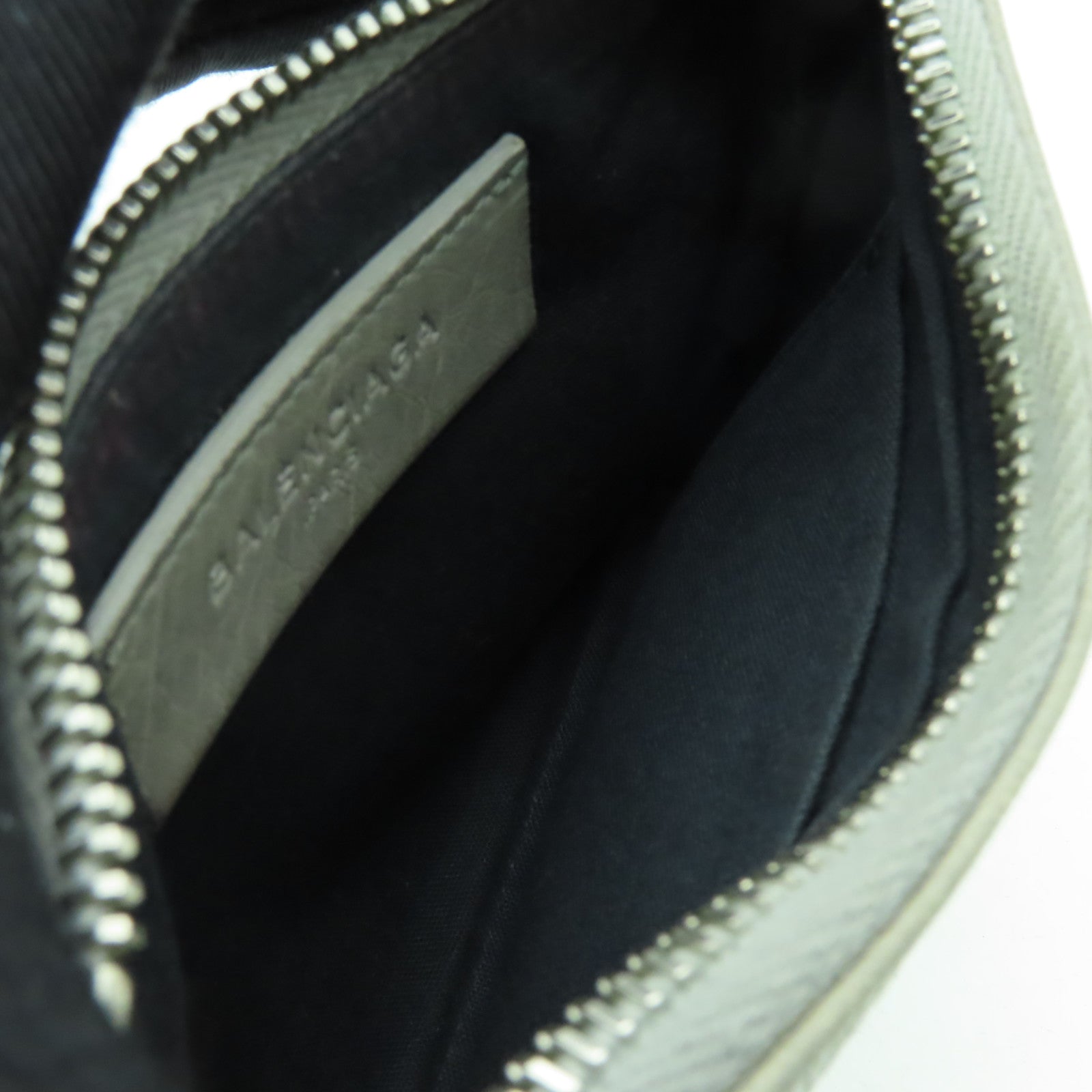 BALENCIAGA 牛皮皮革Pouch銀扣手拿包灰色