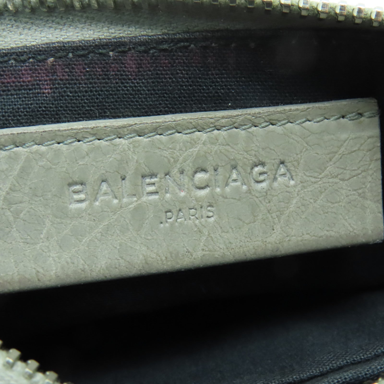 BALENCIAGA 牛皮皮革Pouch銀扣手拿包灰色