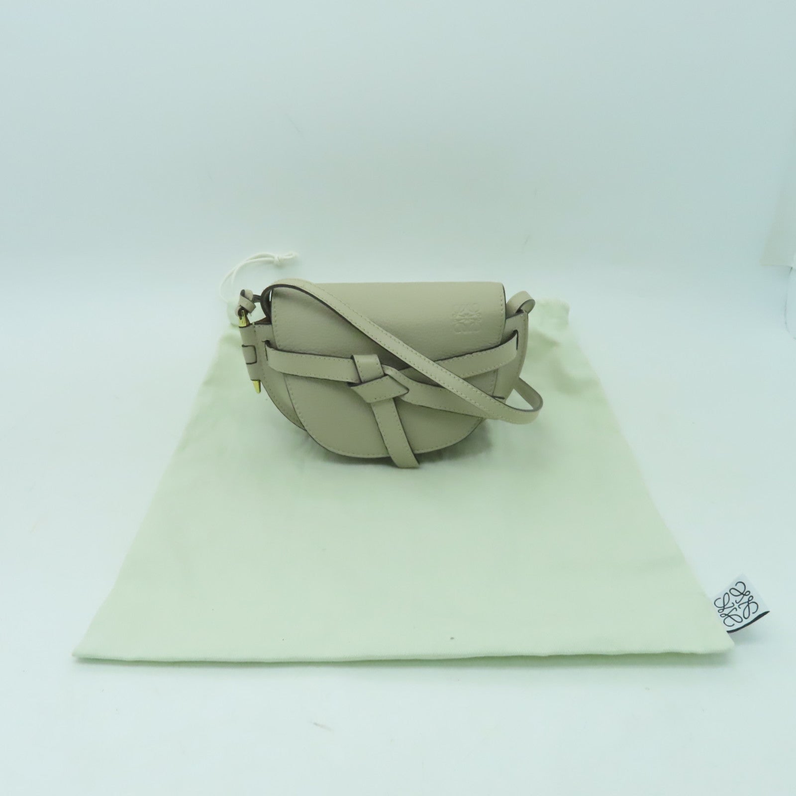 LOEWE 牛皮皮革Mini Gate金扣肩背袋米色