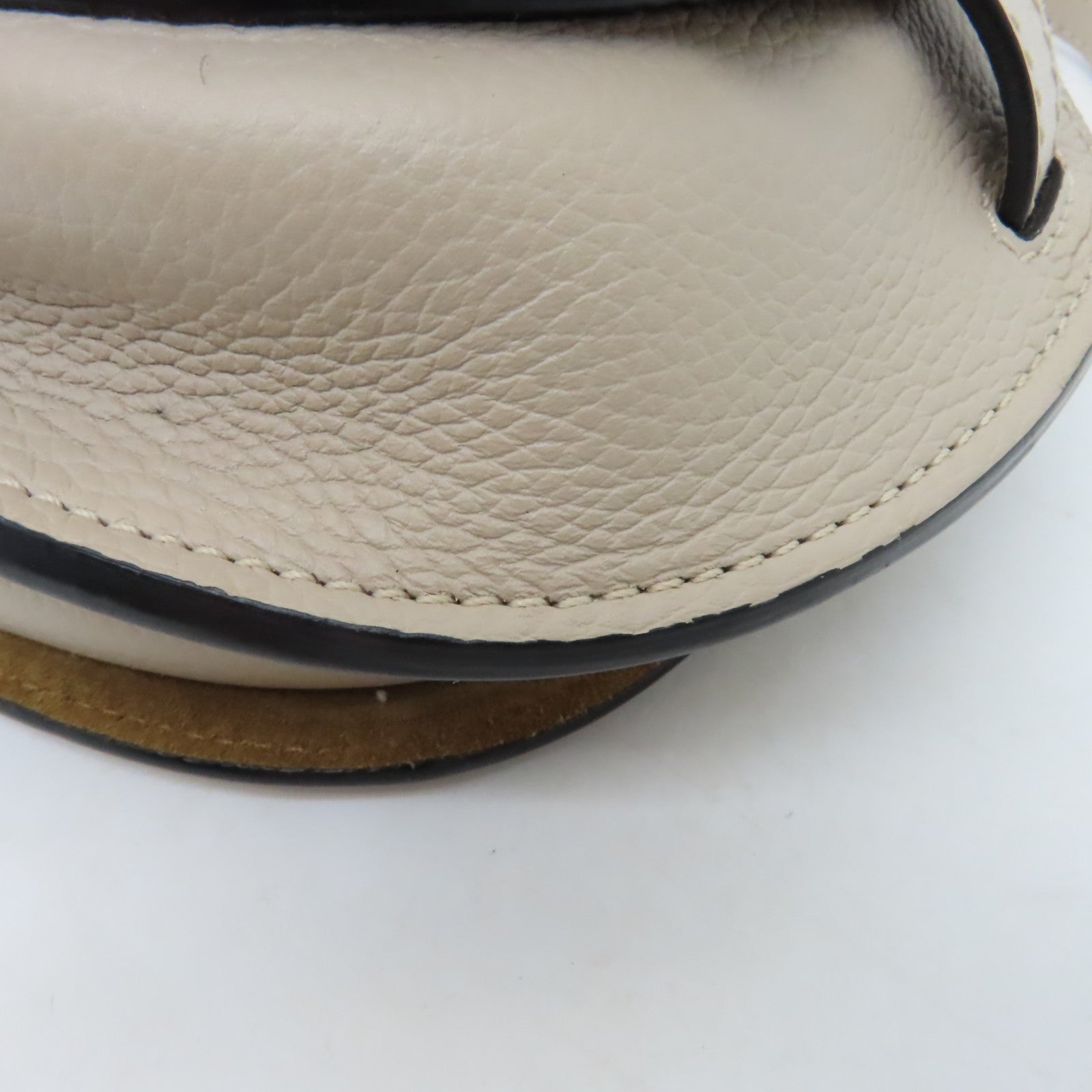 LOEWE 牛皮皮革Mini Gate金扣肩背袋米色