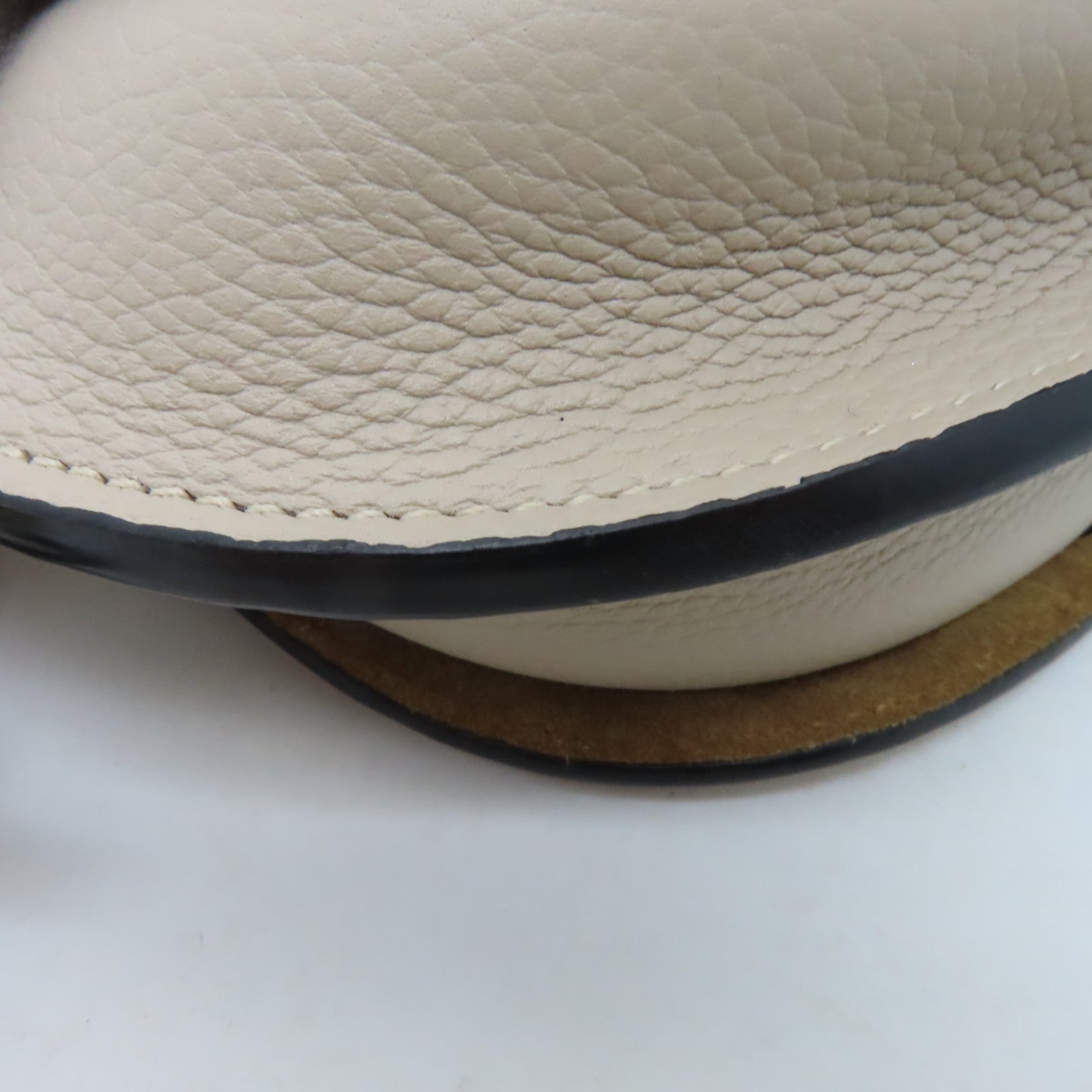 LOEWE 牛皮皮革Mini Gate金扣肩背袋米色