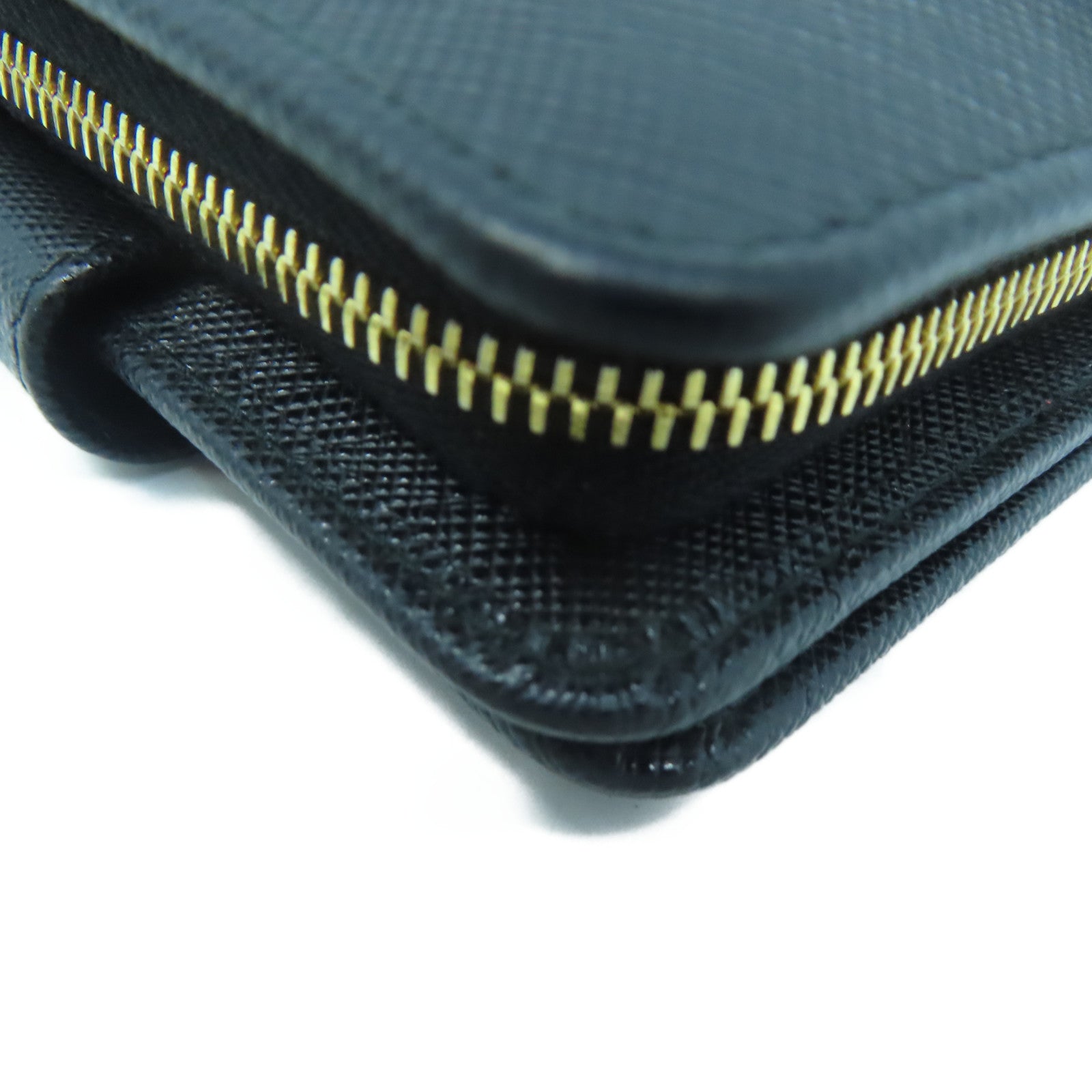 PRADA Saffiano皮革Wallet金扣錢包黑色