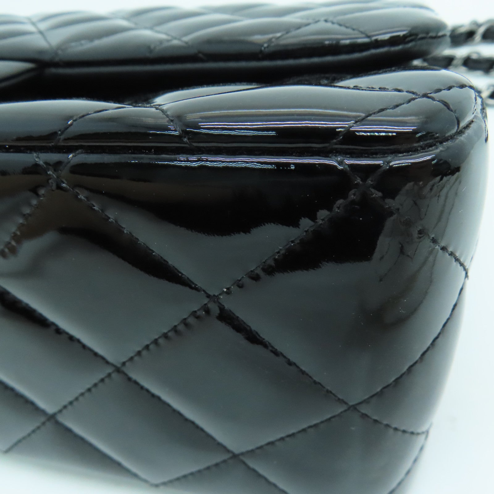 CHANEL [Sharp Discount] Diamond Patent Leather Jumbo Classic Flap Silver Buckle Chain Shoulder Bag Black
