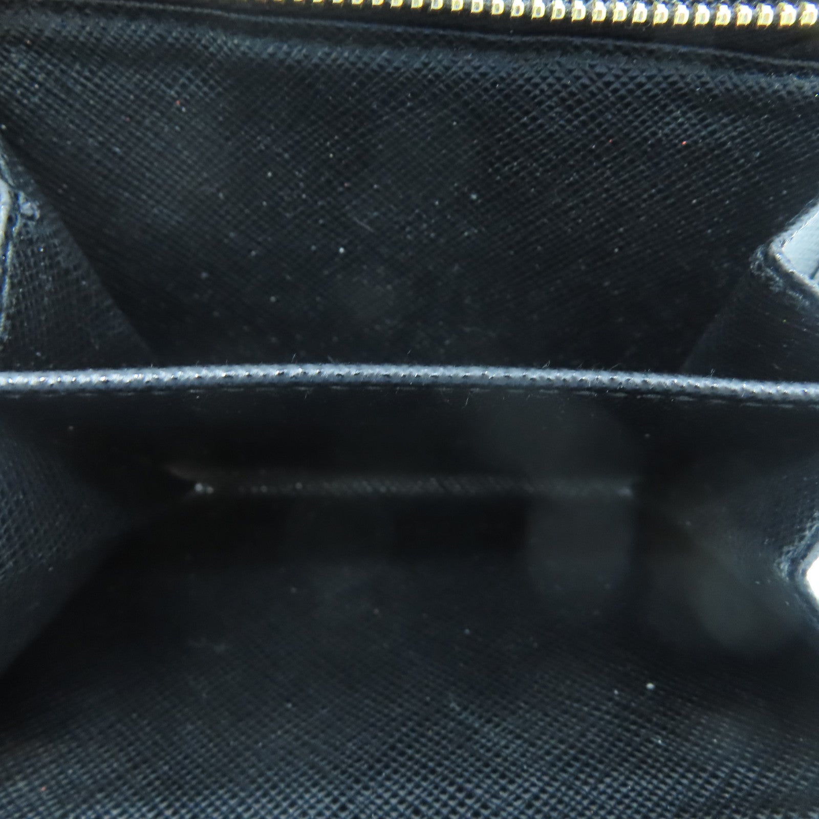 PRADA Saffiano皮革Wallet金扣錢包黑色