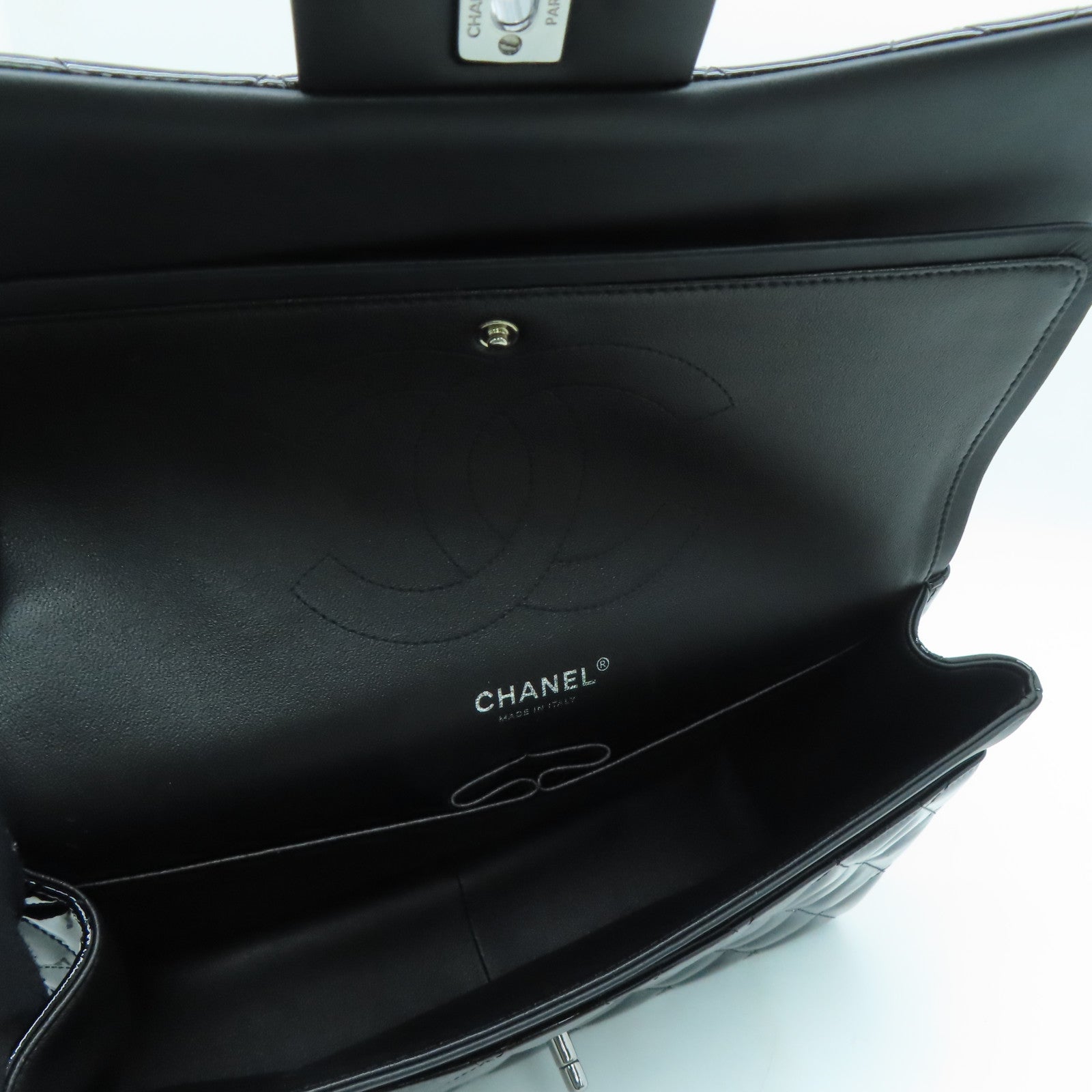 CHANEL [Sharp Discount] Diamond Patent Leather Jumbo Classic Flap Silver Buckle Chain Shoulder Bag Black