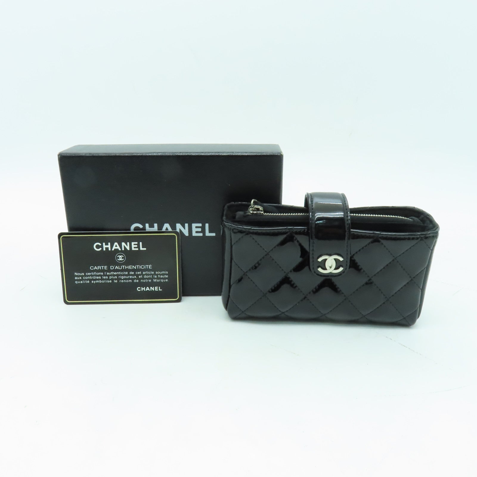 CHANEL 菱格漆皮皮革Pouch銀扣手拿包黑色