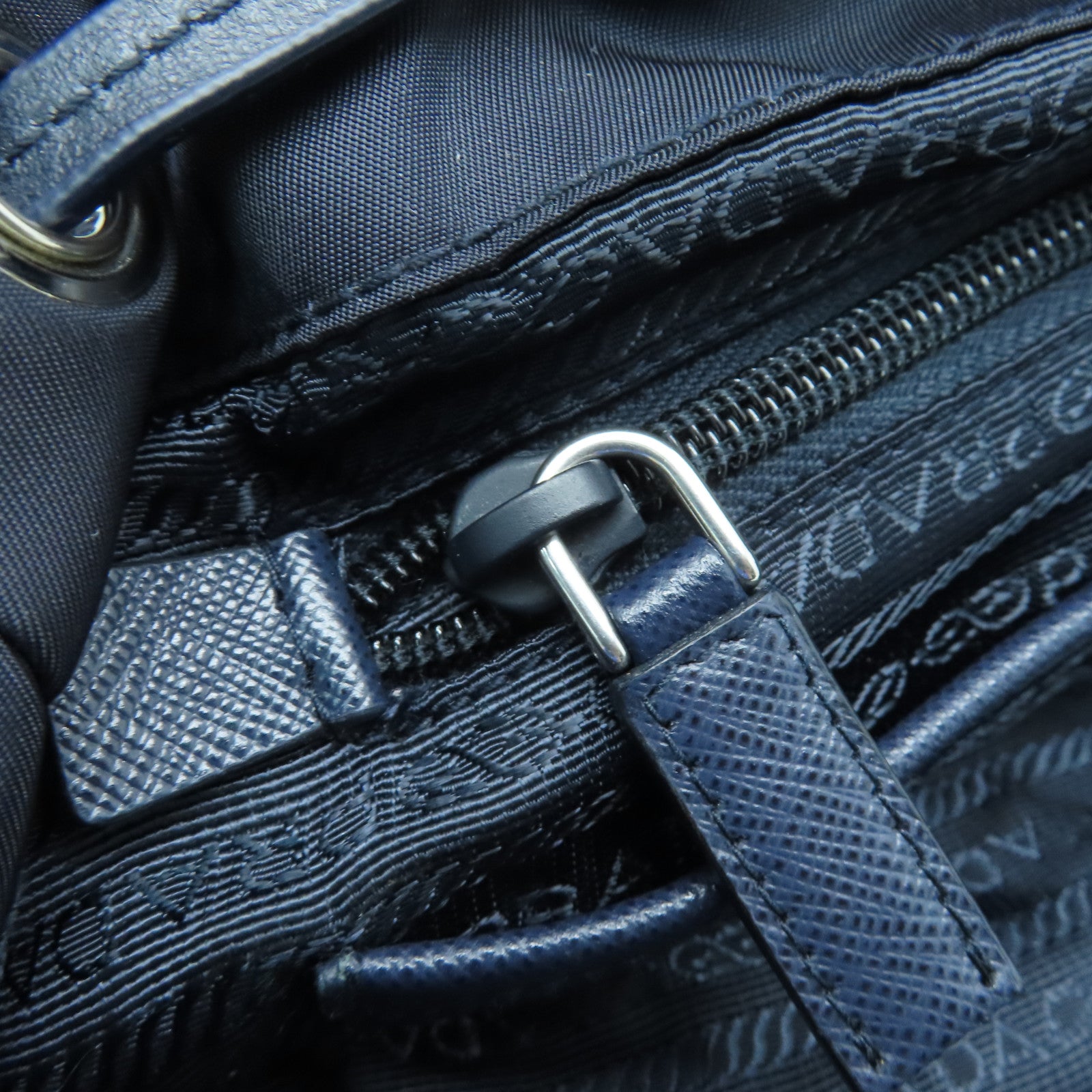 PRADA 尼龙Backpack银扣背包深蓝色