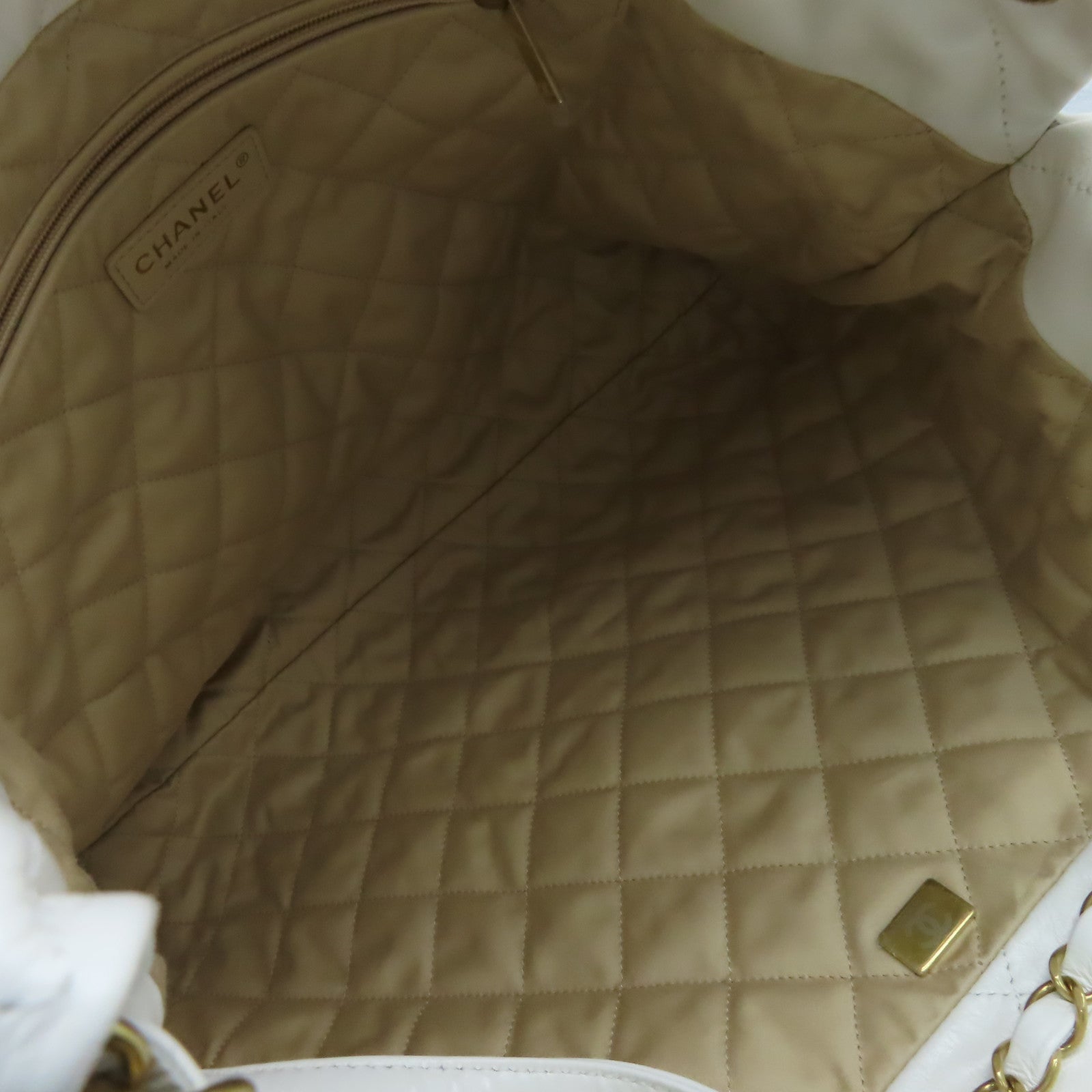 CHANEL 菱格牛皮皮革Chanel 22Shoulder Bag金扣鏈帶肩背袋米白色